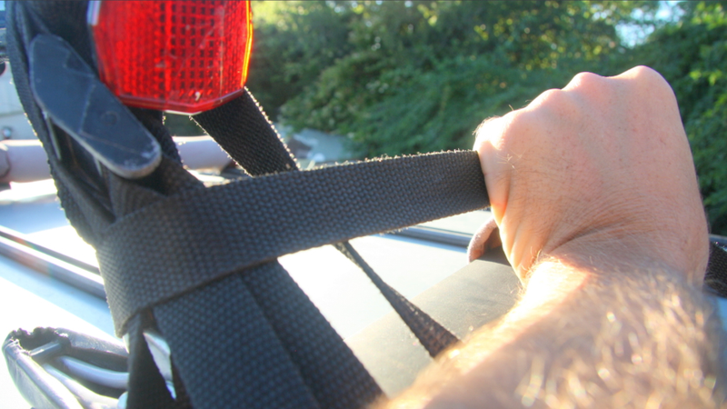 Illustration for article titled How To Tie Things To Your Car's Roof Rack